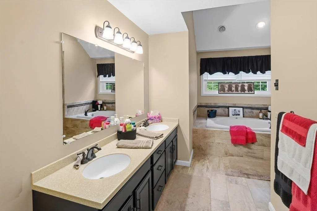 Photo of 23 Brooks Xing