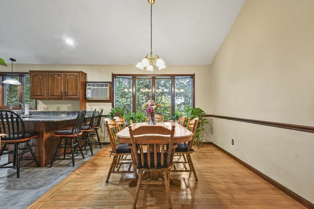 Photo of 28 Beacon Street