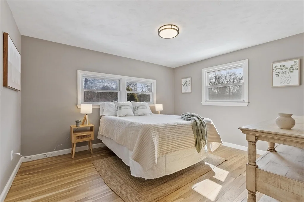 Photo of 6 Meadowbrook Dr