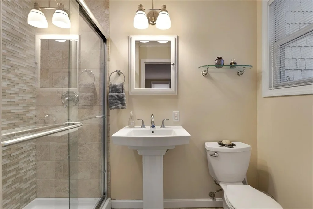 Photo of 87 N Pond Dr