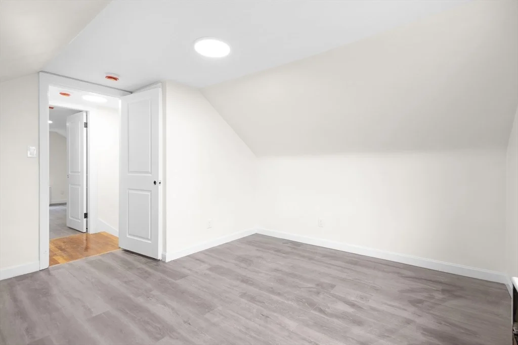 Photo of 25 Lakeview St