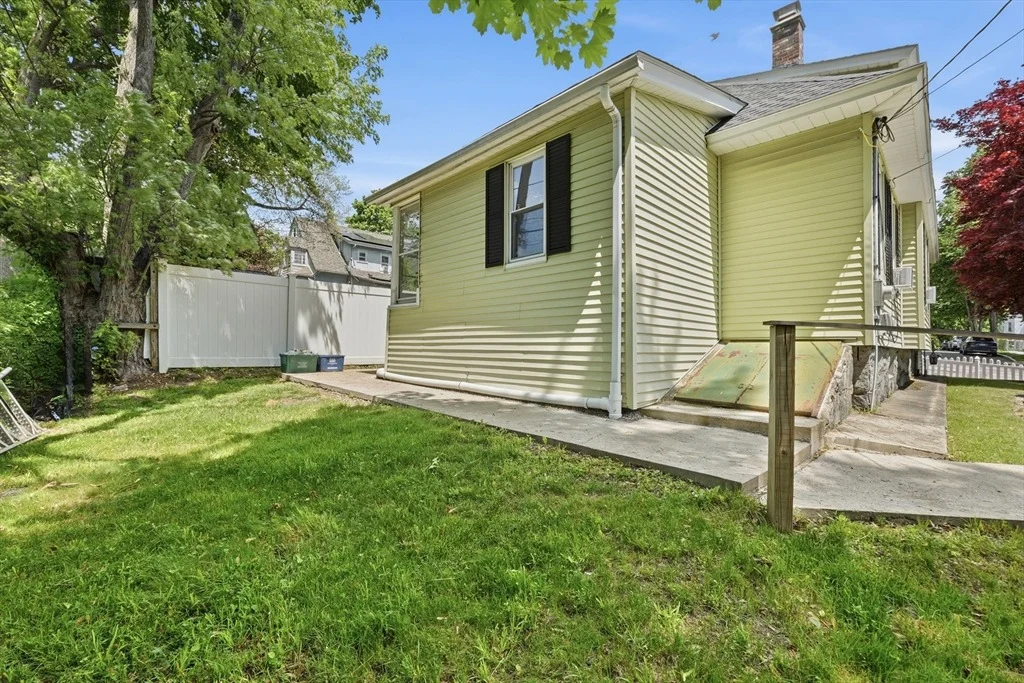 Photo of 20 Lamar Ave