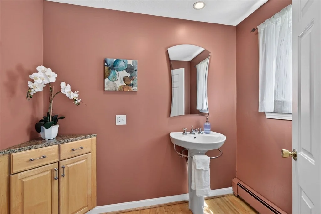 Photo of 28 Algonquin Ave
