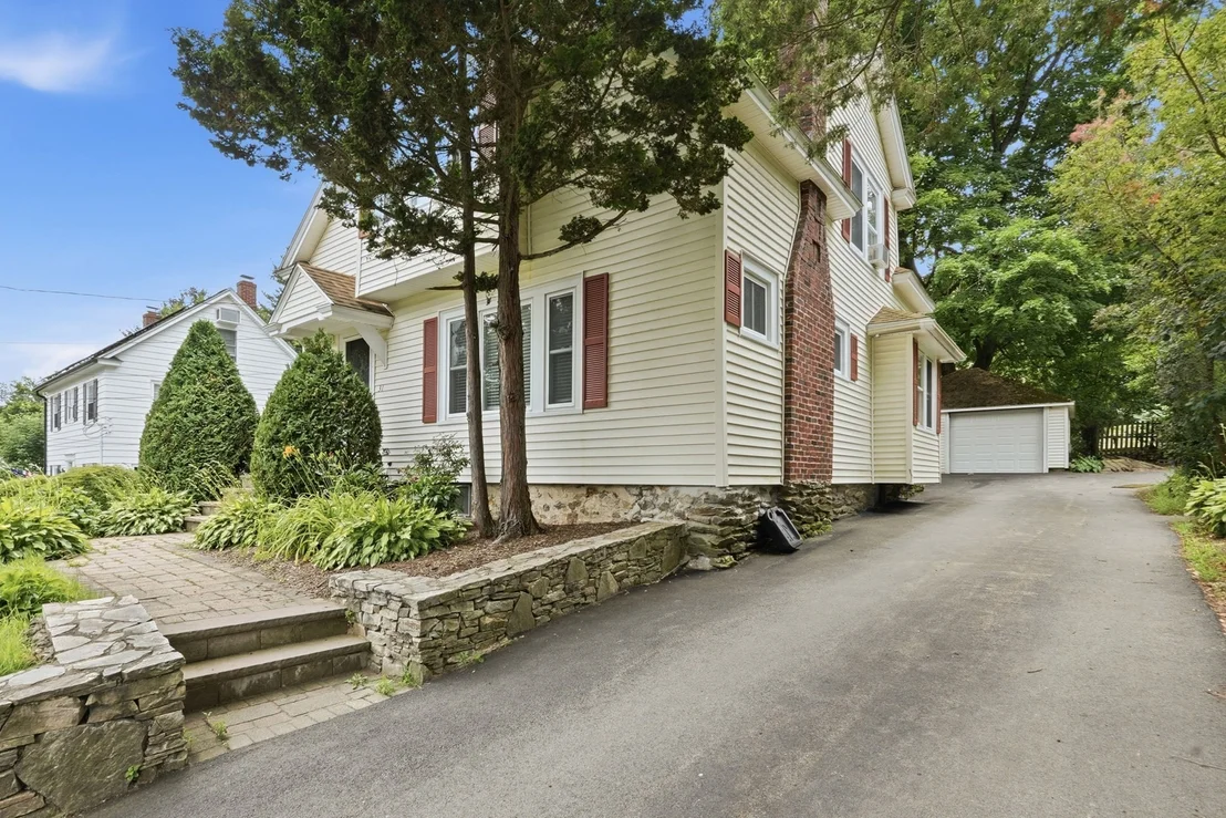 Photo of 31 Wildrose Ave