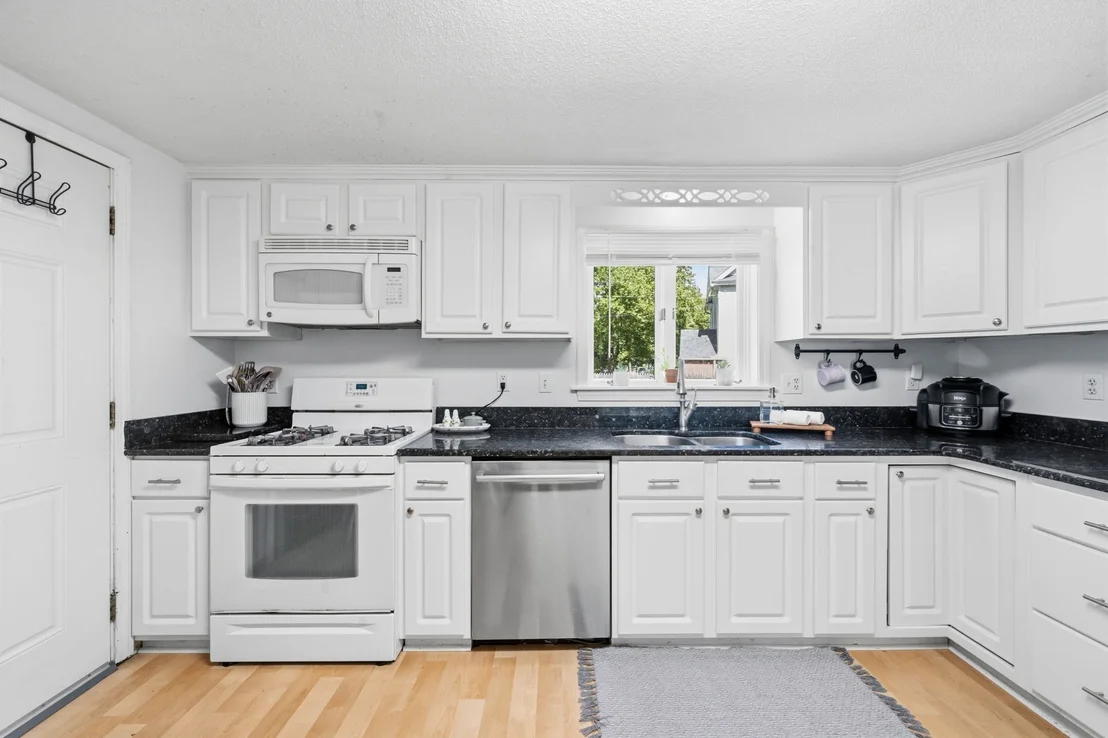 Photo of 380 Plumtree Rd