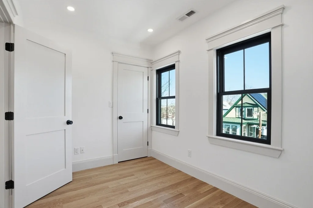 Photo of 180 Larch Rd