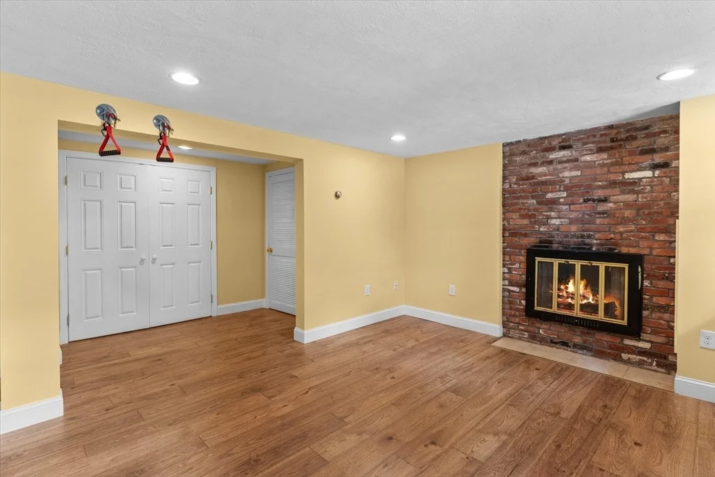 Photo of 9 Brentwood Dr