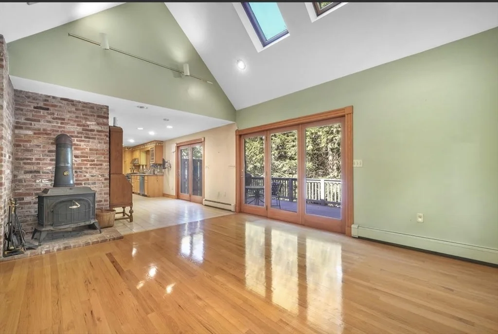 Photo of 10 Lorraine Cir