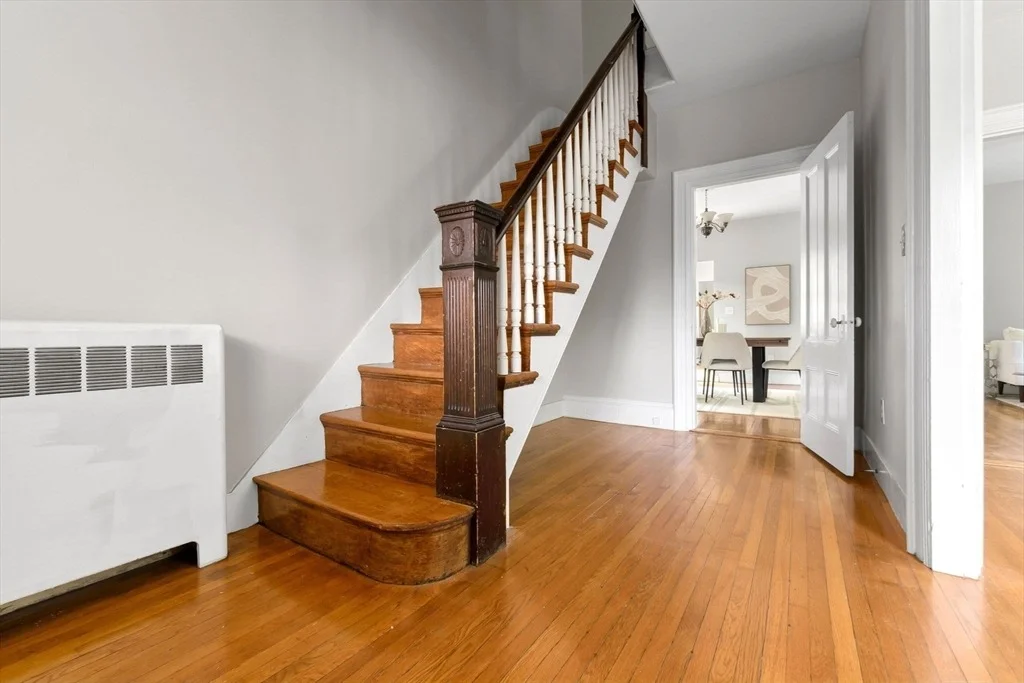 Photo of 868 Main St