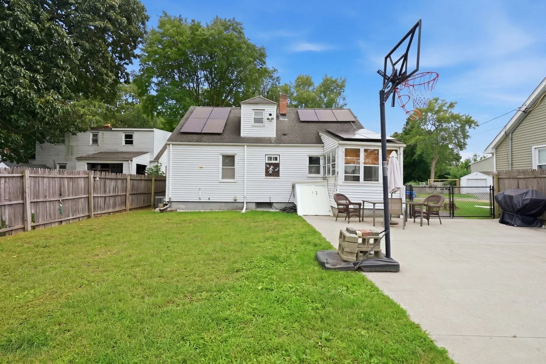 Photo of 100 Lang St