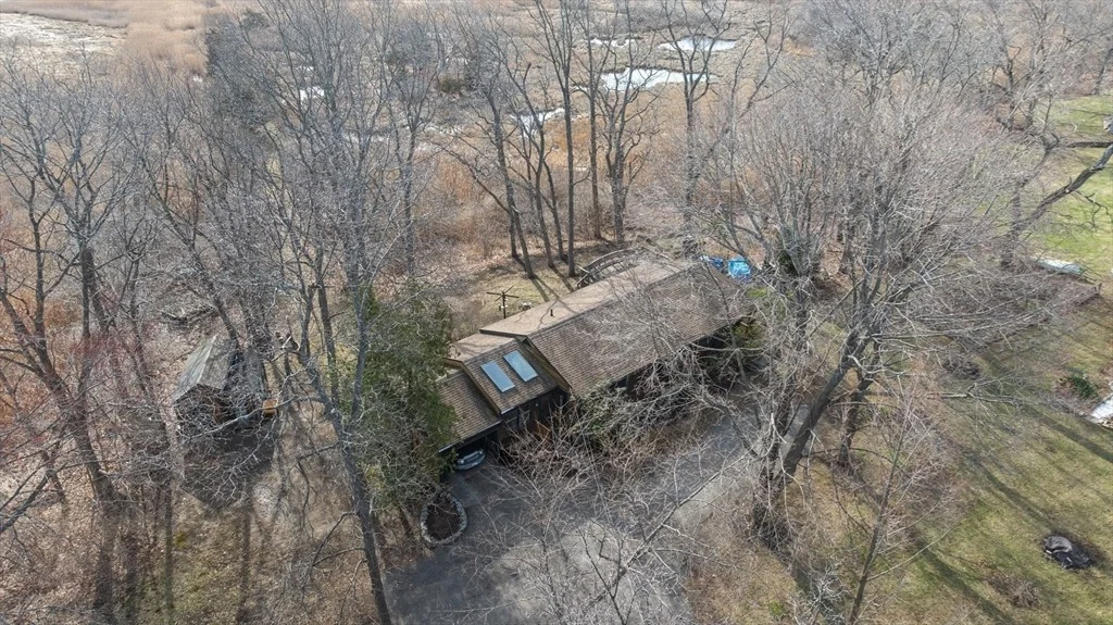 Photo of 33 Jeffreys Neck Rd