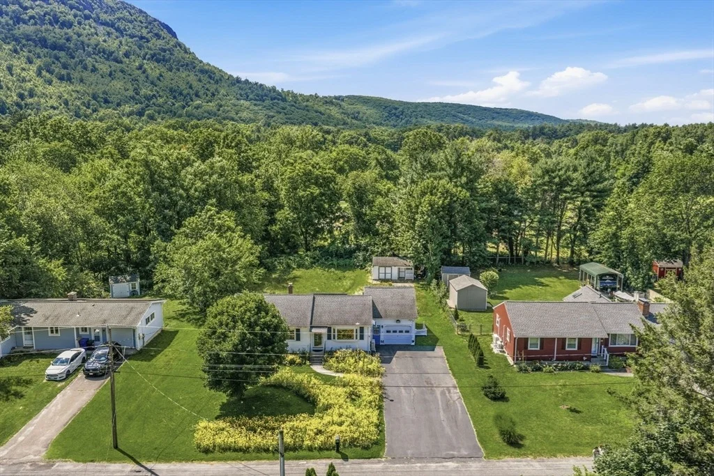 Photo of 8 Richardson Cir