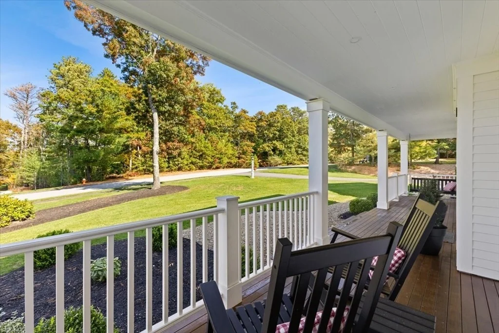 Photo of 18 Quaker Ln