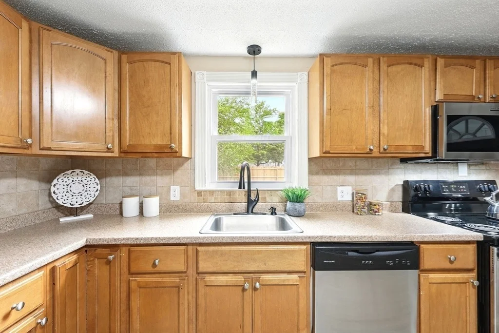 Photo of 147 Quaker St