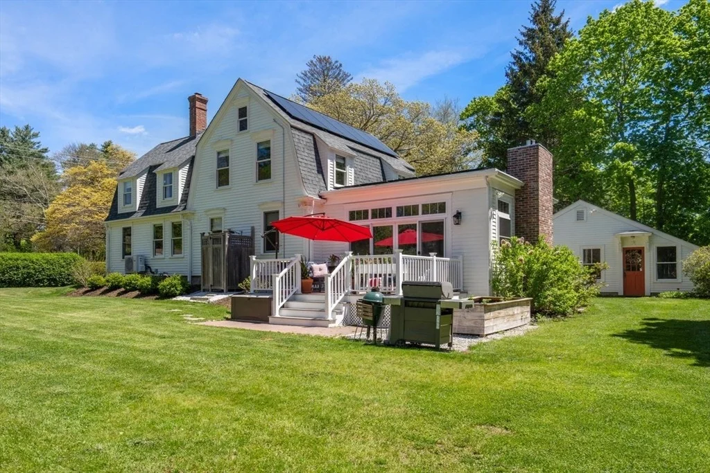 Photo of 979 Summer Street