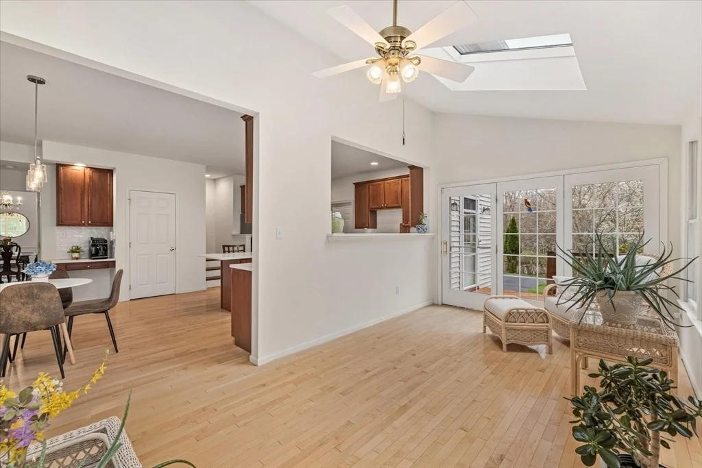 Photo of 7 Thoreau Cir
