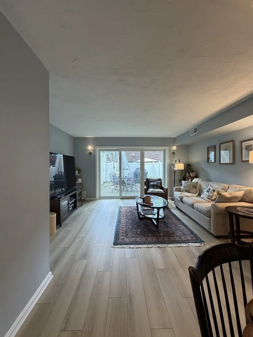 Photo of Unit 1008 at 1008 Windsor Drive