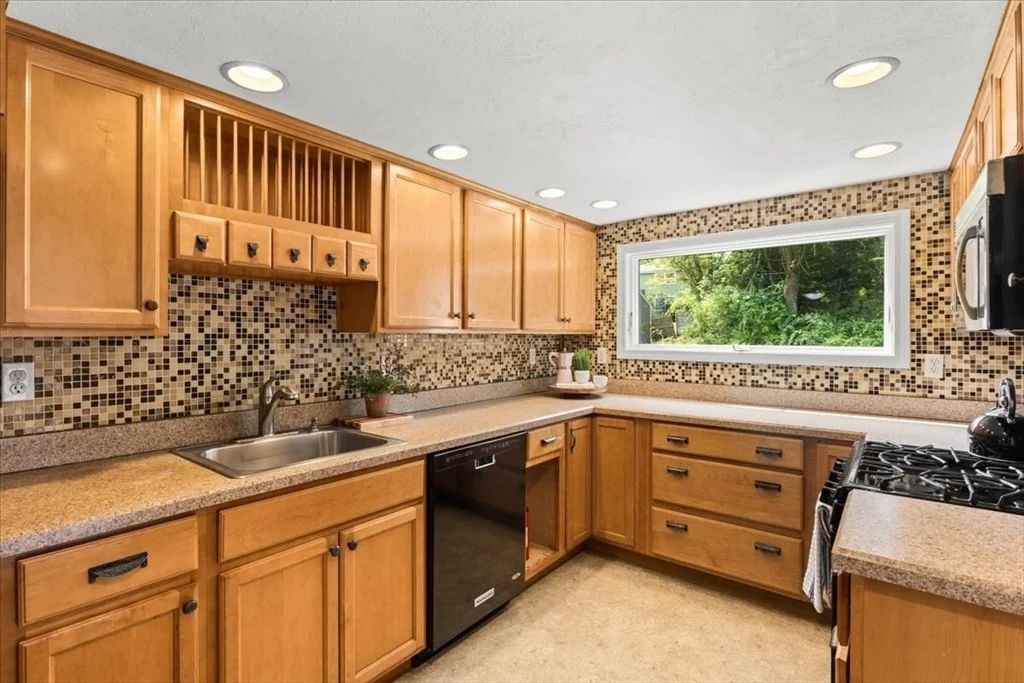 Photo of 83 River Rd