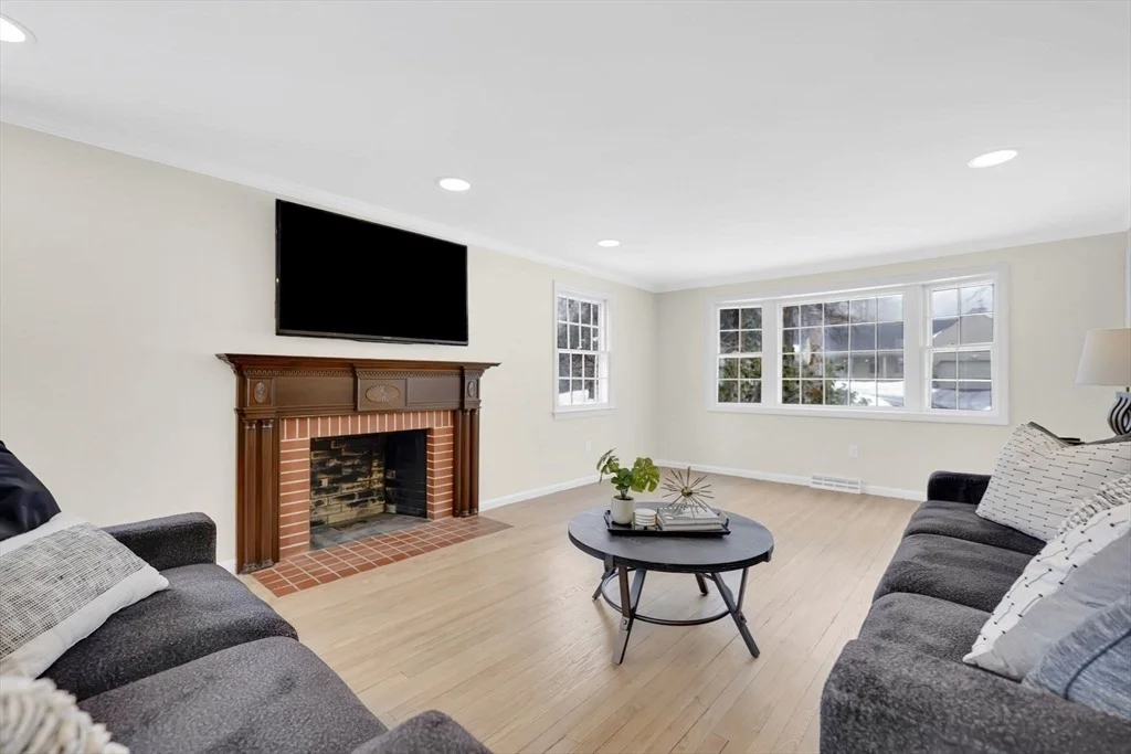 Photo of 59 Lawrence Dr