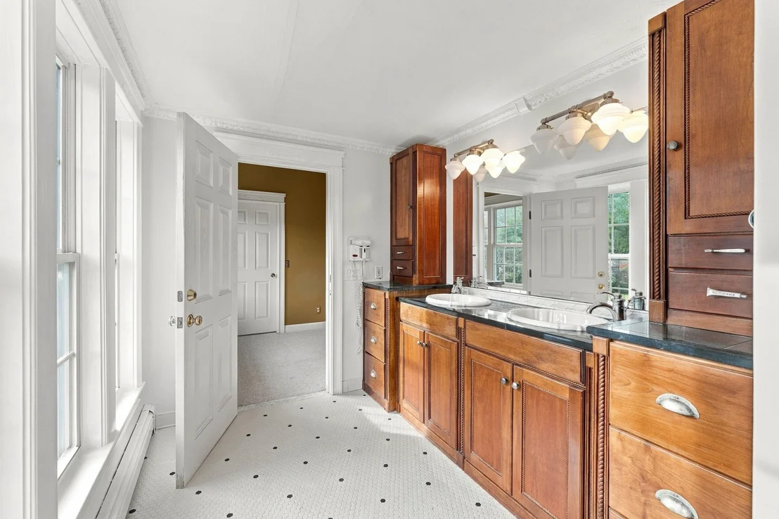 Photo of 27 Charles Ave