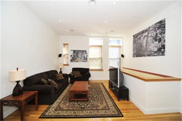Photo of Unit 2 at 50 Floyd St