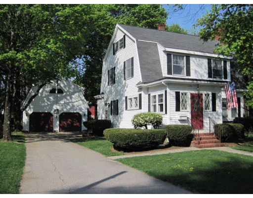 Photo of 375 Common St