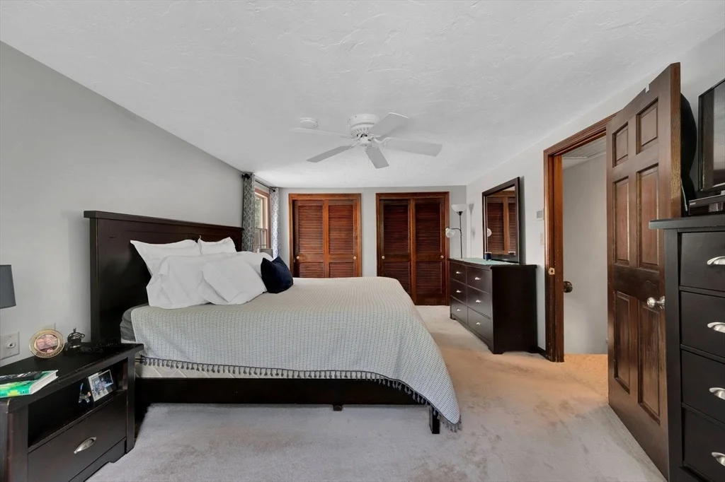 Photo of 86 Edgewater Dr