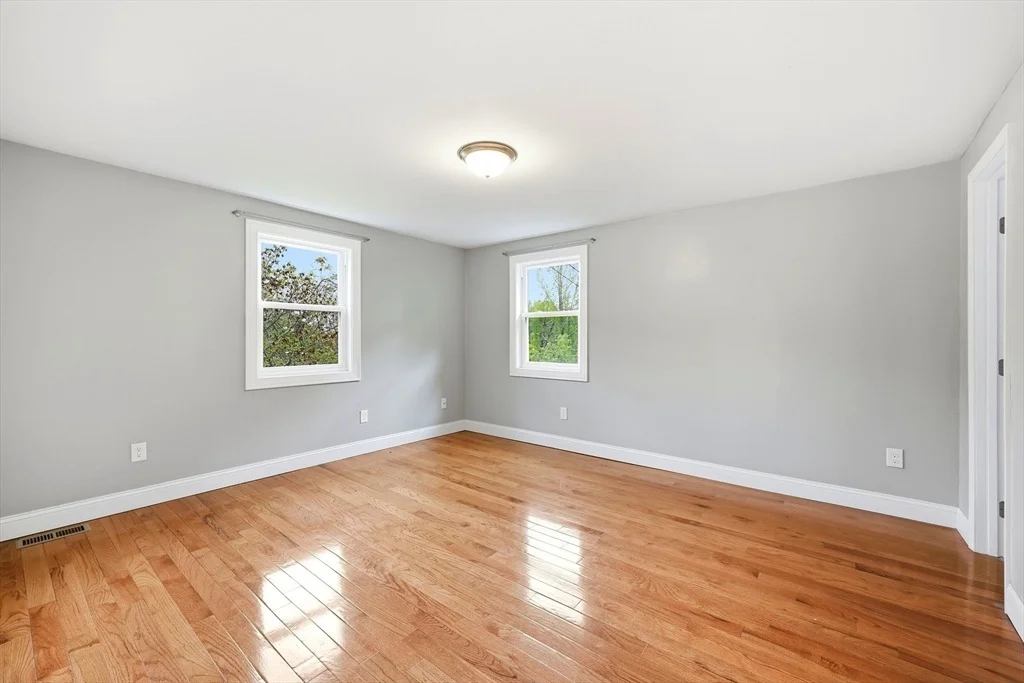 Photo of 1185 Bay Road