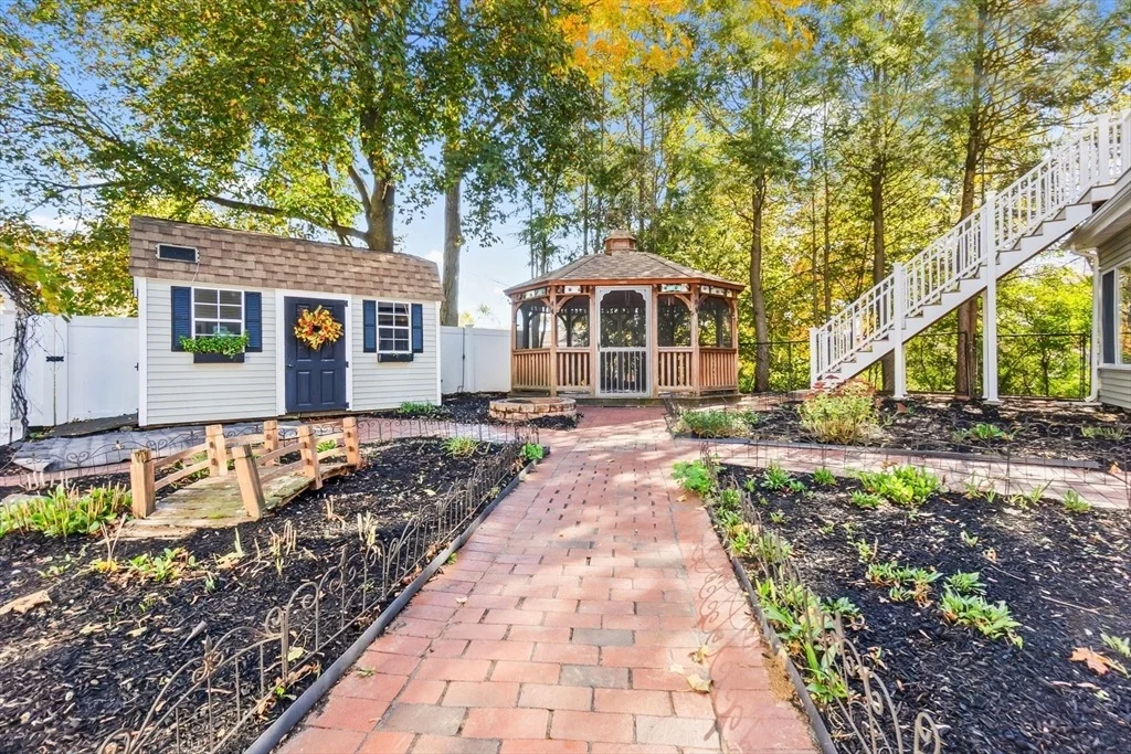 Photo of 97 Oak St