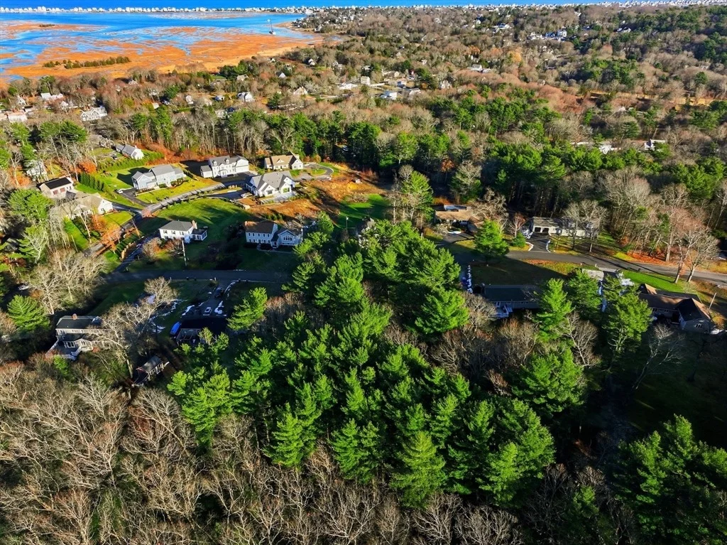 Photo of 44 Deerhill Ln