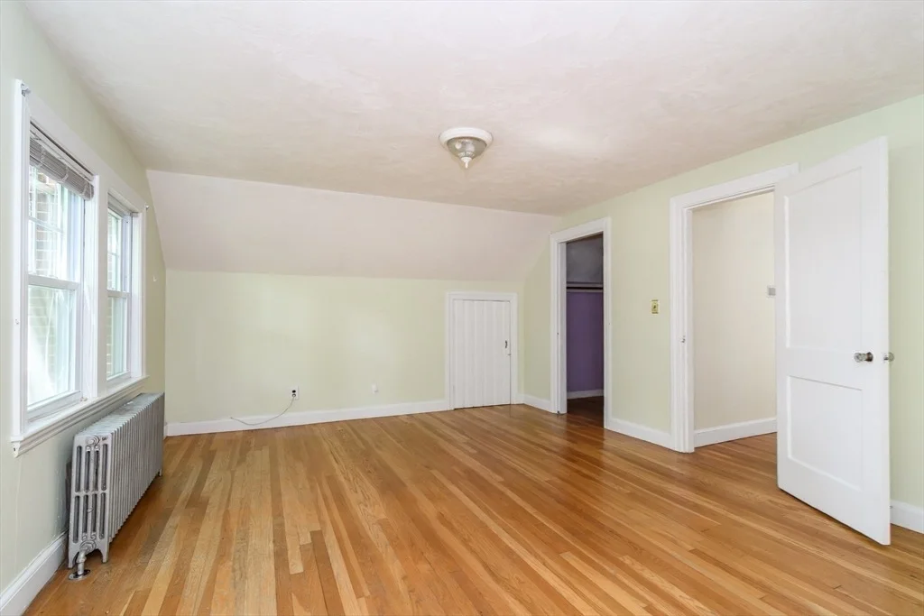 Photo of 163 Whiting Avenue