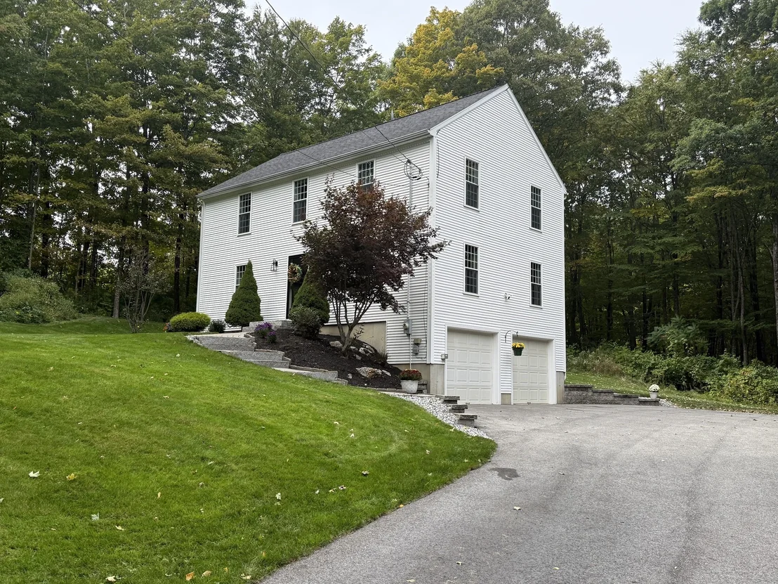 Photo of 823 Moore Rd