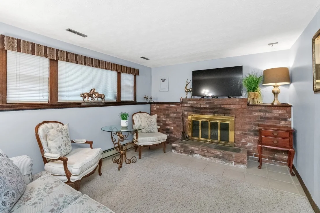 Photo of 30 Lantern Ln