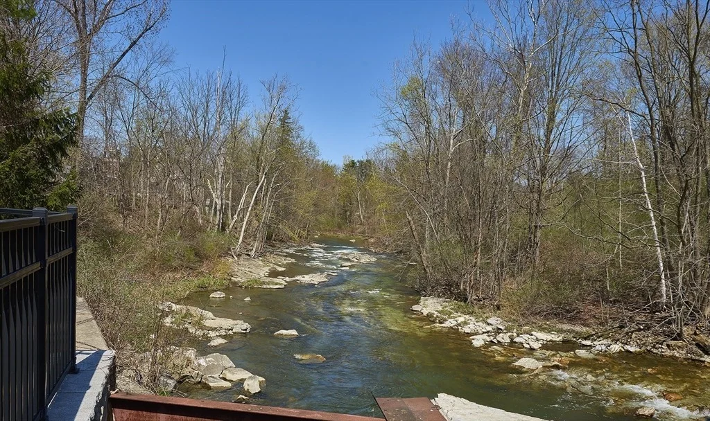 Photo of Unit 1 at 1 River Run