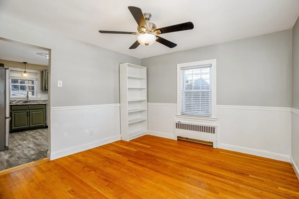 Photo of 23 Tiverton Parkway
