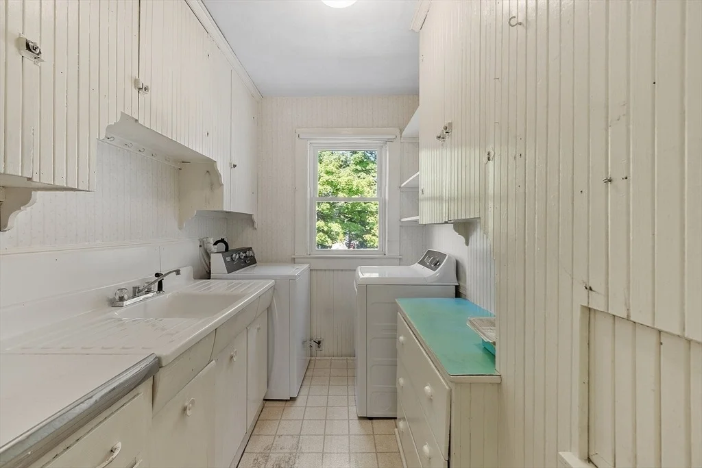 Photo of 33 West Meadow Road