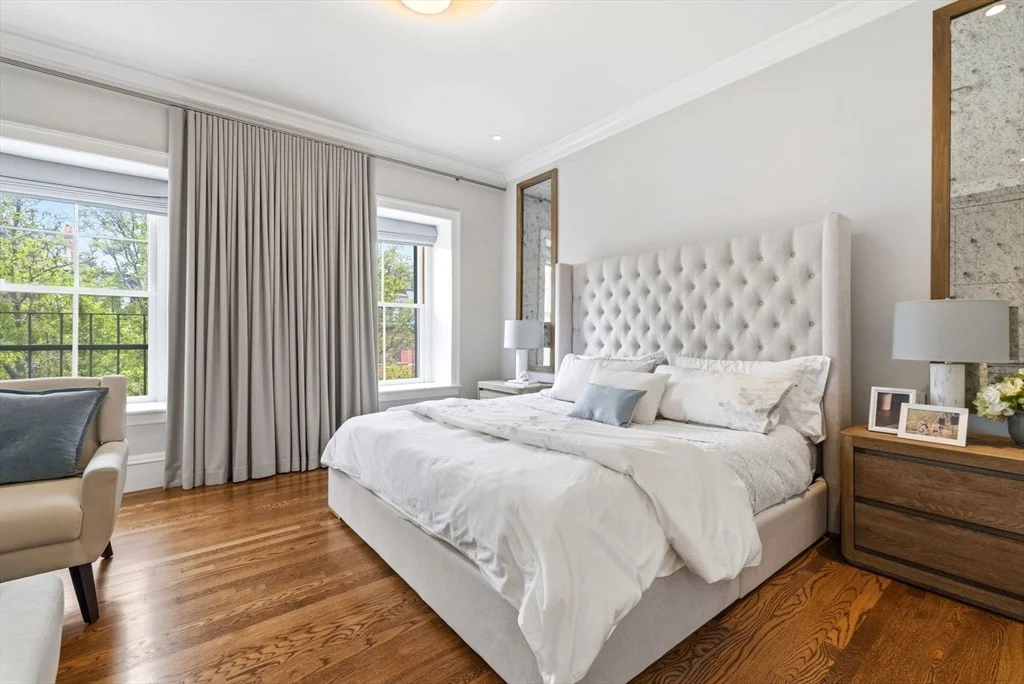 Photo of 321 Beacon Street