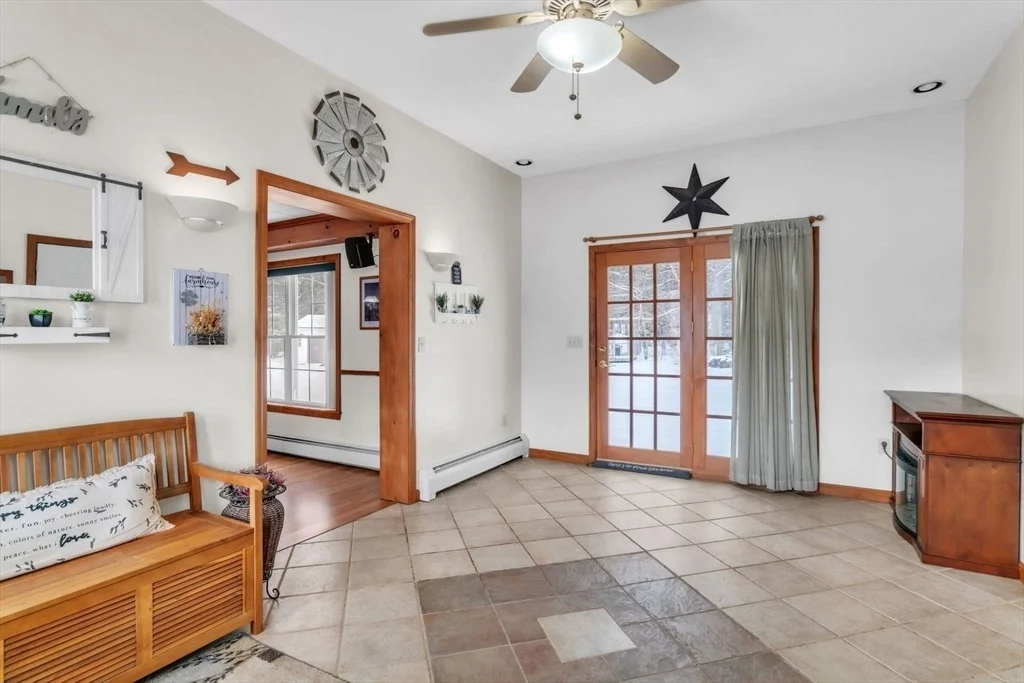 Photo of 11 Crystal Dr