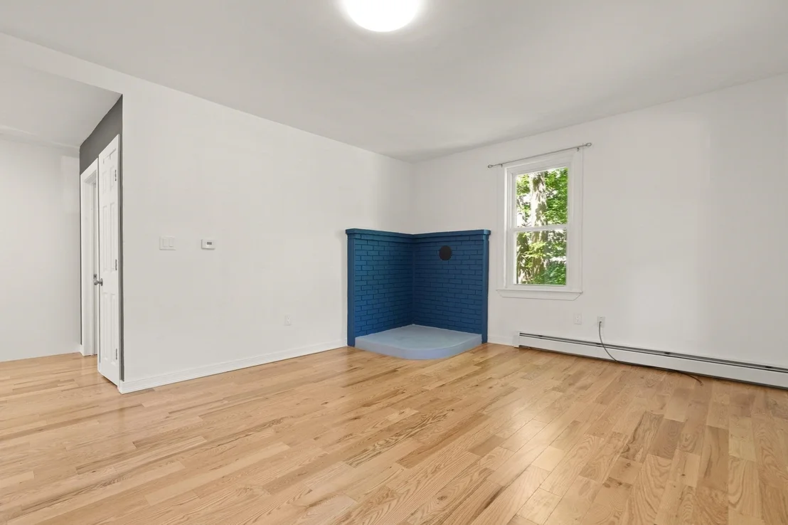 Photo of 155 River St
