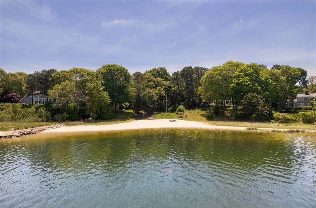 Photo of 290 Cotuit Bay Dr
