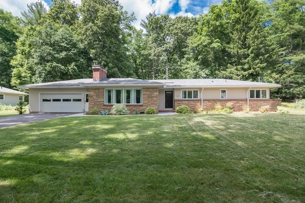 Photo of 669 Westhampton Rd