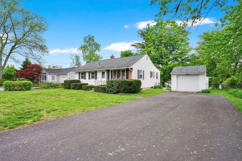 Photo of 300 Circle Dr