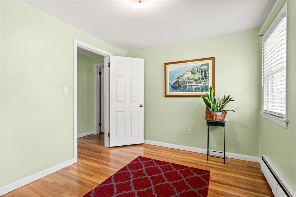 Photo of 905 Riverside Dr