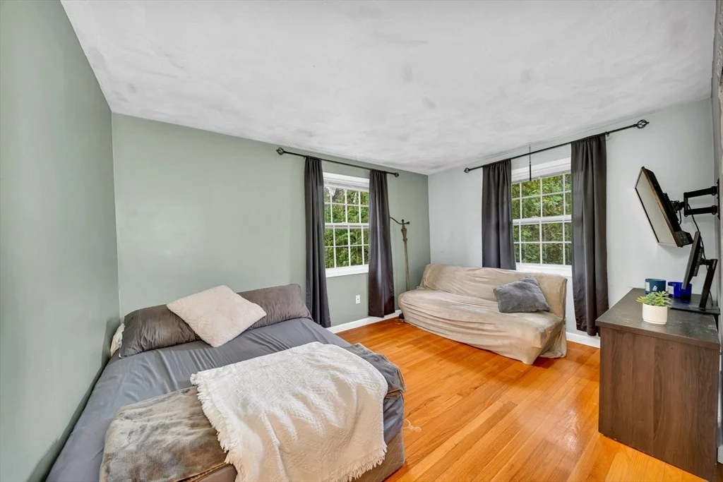 Photo of 1 Howe St