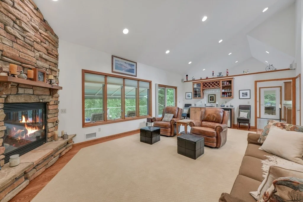 Photo of 54 Shoreline Dr