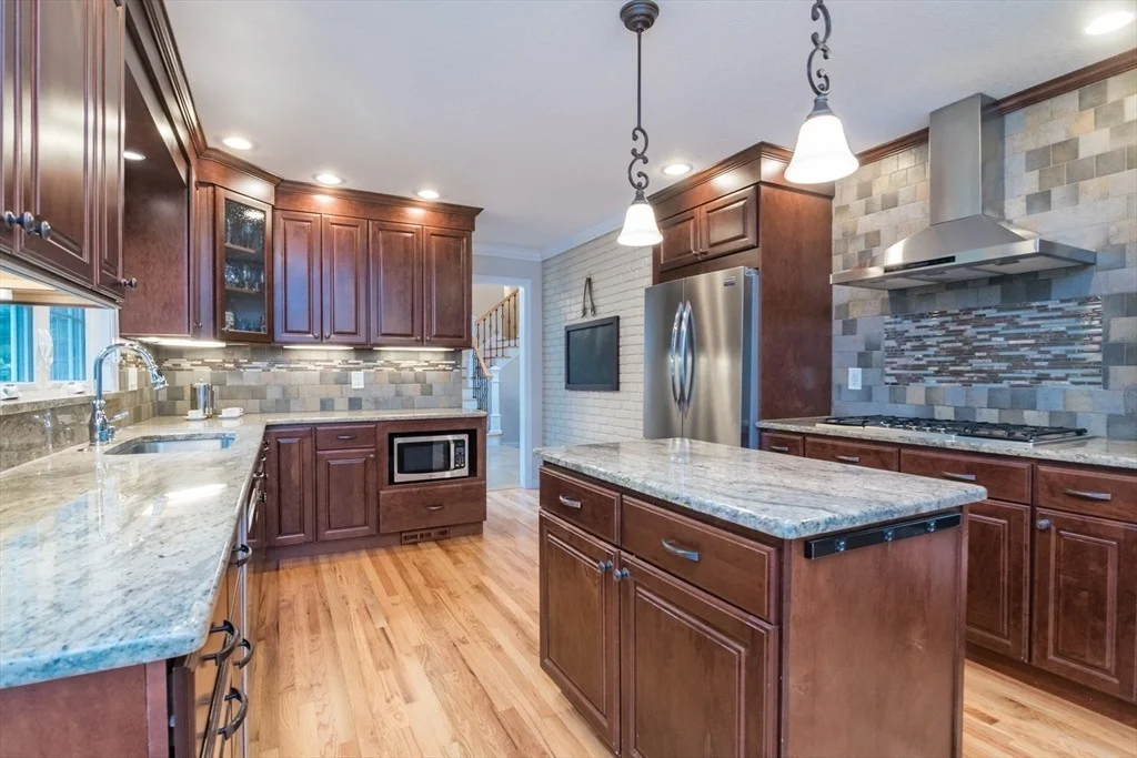 Photo of 42 Elizabeth Cir