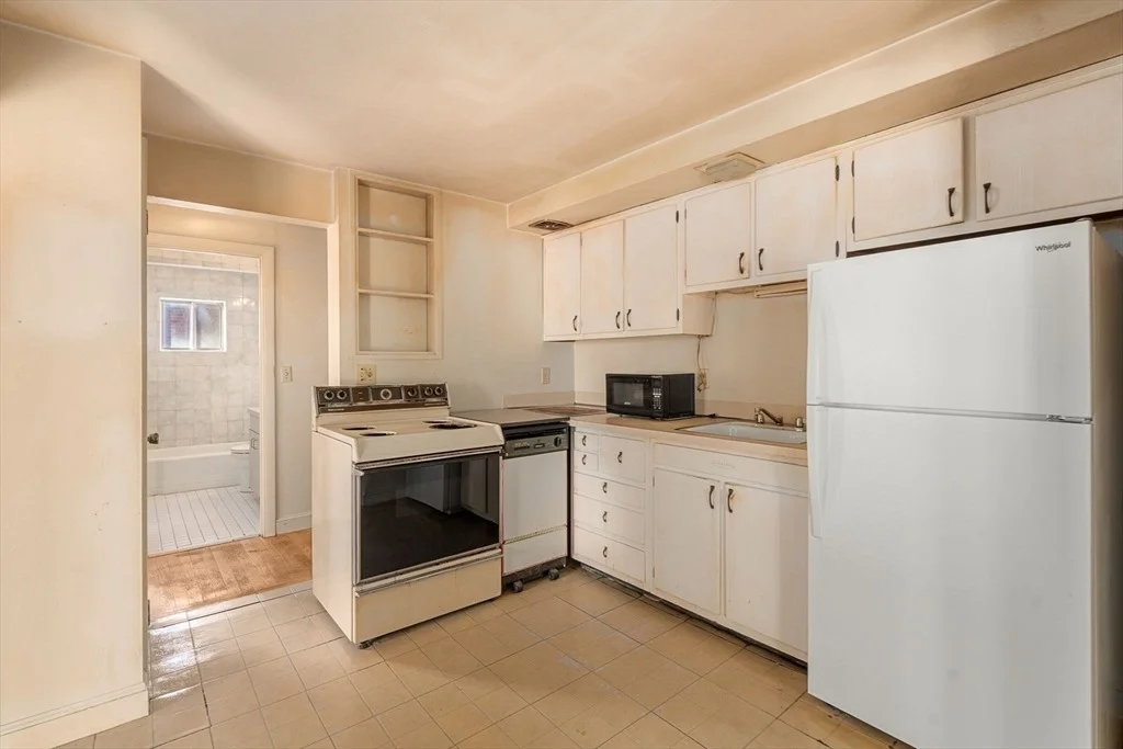 Photo of Unit 15 at 859 Broadway