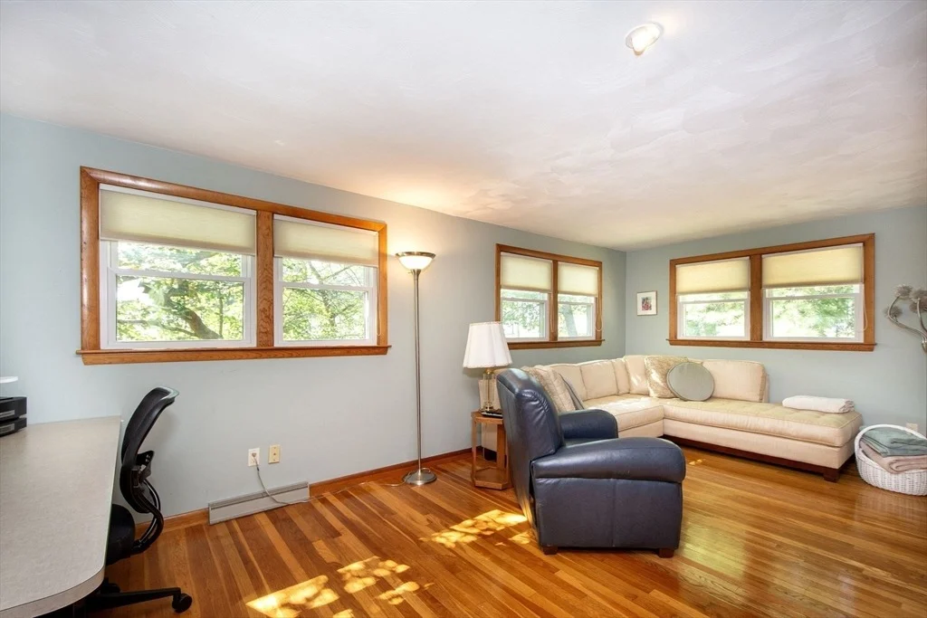 Photo of 18 Howland Cir