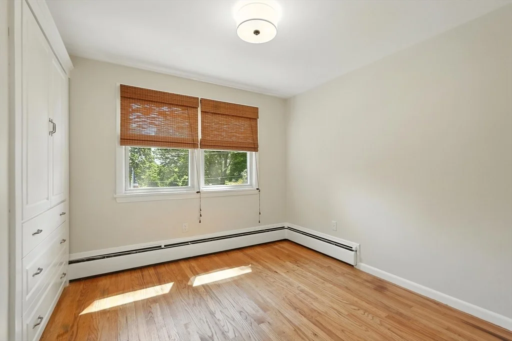 Photo of 15 Oak Bluff Cir
