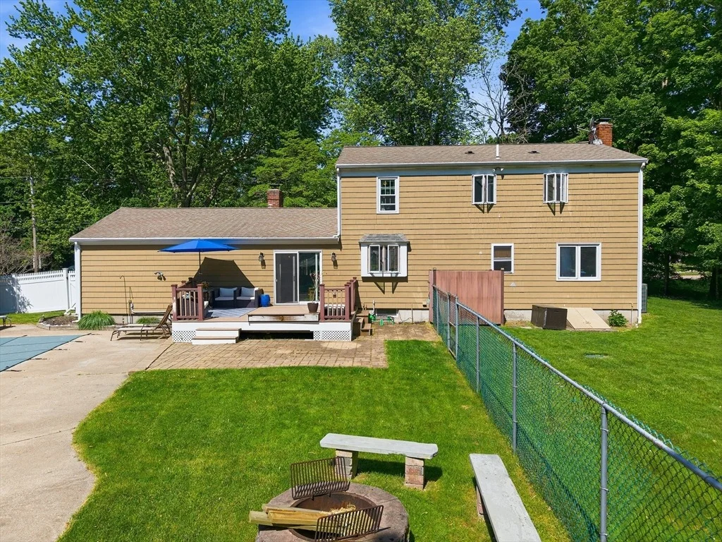 Photo of 652 Old Post Rd
